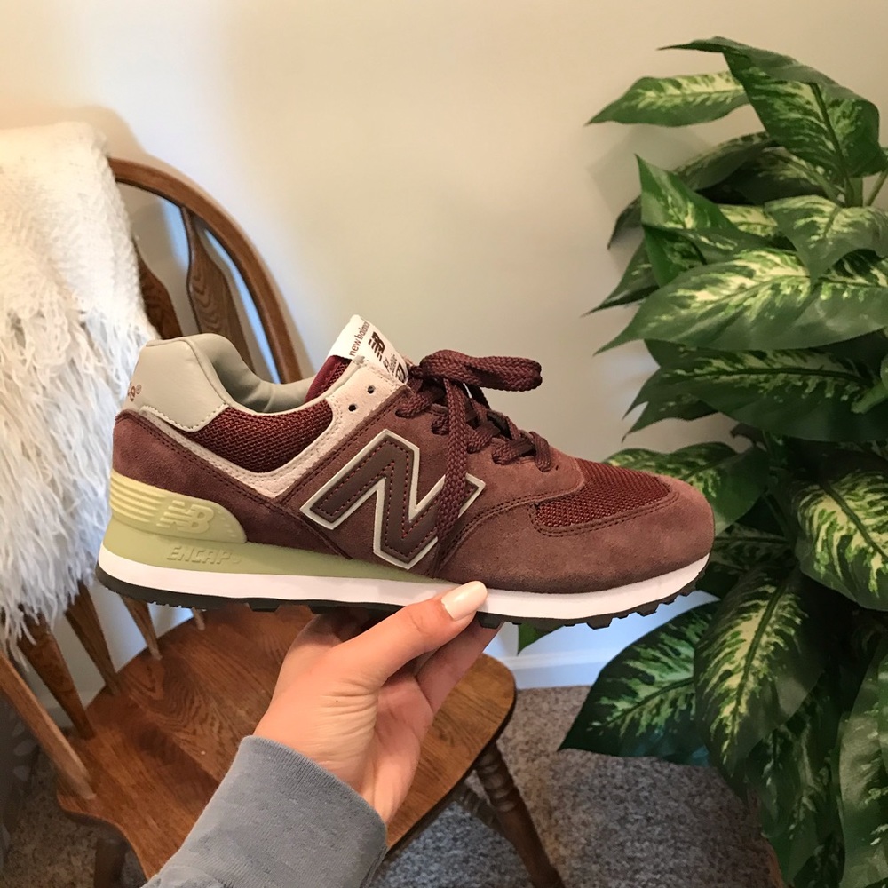 [New Balance] Maroon Classic 574